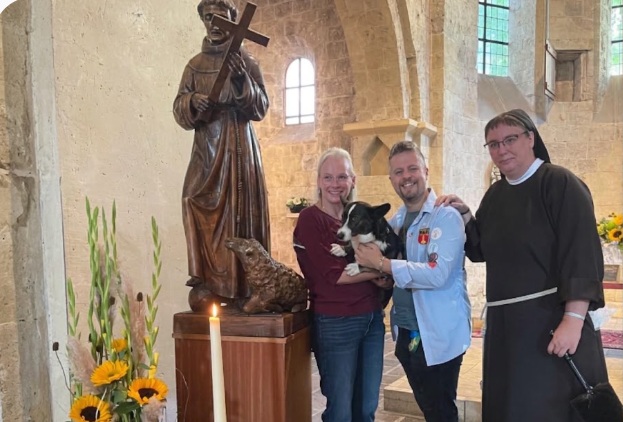 Zuster Elisabeth zegent tientallen dieren in sfeervolle Begijnhofkerk